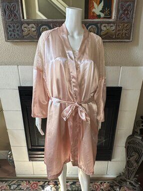 VTG Morgan Taylor L/XL Dressing pink Robe Silky Satin Belted lace shoulders